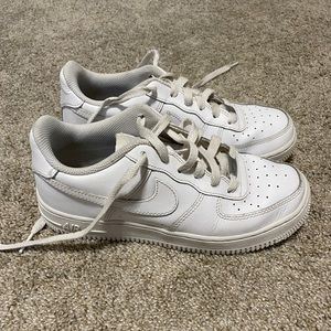 Boy’s Big Kid’s Size 5.5 Youth Nike White Air Force 1’s Low Top Shoes